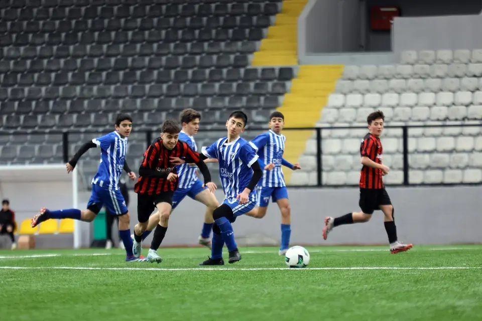 Full-Back Overlap Strategy in Farke's System