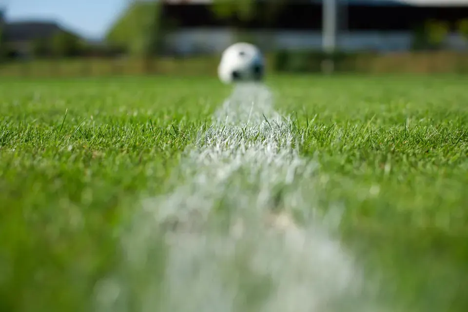 Leeds United 2025/26: Tactics, Survival Battle, and Farke's Historic Premier League Return — A Formation Analysis Checklist