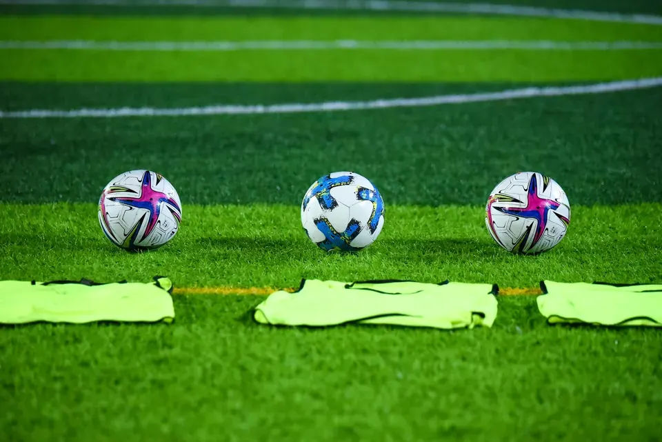 Leeds United Survival Comparison: 2020-21 vs 2025-26 Premier League Seasons