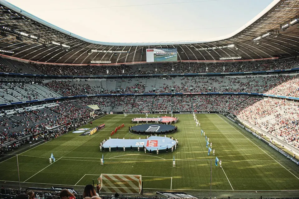 Midfield Compactness in Defensive Transition: Farke's Tactical Priority