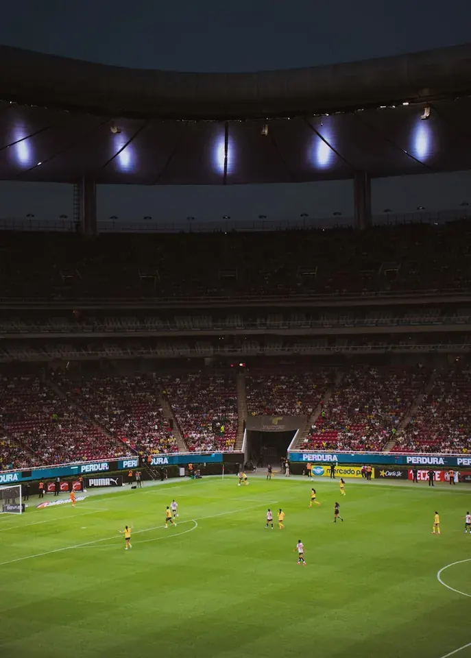 Wide Midfielders: Inverted Runs and Crossing Patterns